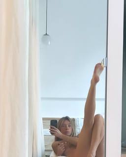 Eloise Smyth feet photo 3