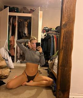 Eloise Smyth feet photo 12