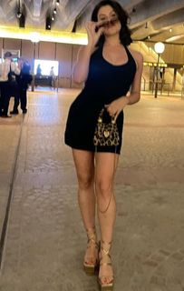 Elouise Eftos feet photo 8
