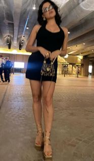 Elouise Eftos feet photo 7