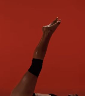 Elouise Eftos feet photo 4