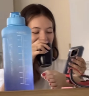 Elsa Bois feet photo thumbnail