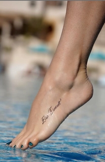 Elsa Esnoult feet photo 8
