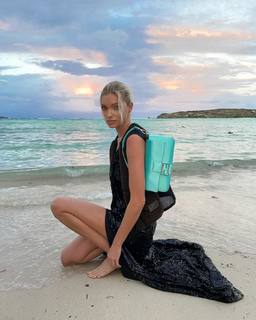 Elsa Hosk feet photo thumbnail