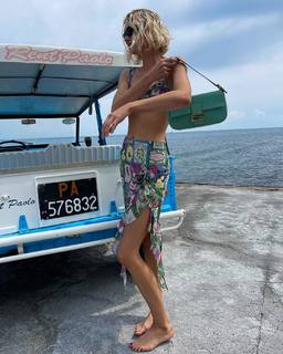 Elsa Hosk feet photo thumbnail