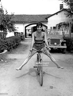 Elsa Martinelli feet photo 16