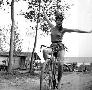 Elsa Martinelli feet photo 15