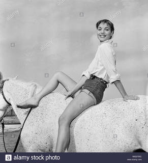 Elsa Martinelli feet photo 12