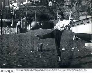 Elsa Martinelli feet photo 8