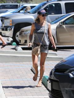 Elsa Pataky feet photo thumbnail