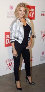 Elsa Pataky feet photo thumbnail