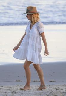 Elsa Pataky feet photo thumbnail