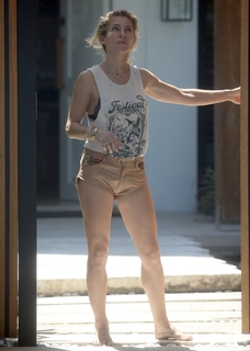 Elsa Pataky feet photo thumbnail