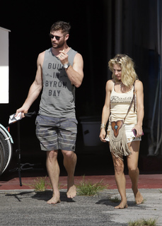 Elsa Pataky feet photo thumbnail