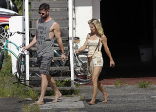 Elsa Pataky feet photo thumbnail