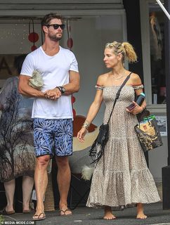 Elsa Pataky feet photo thumbnail