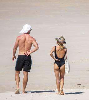 Elsa Pataky feet photo thumbnail