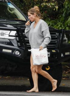 Elsa Pataky feet photo thumbnail