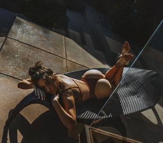 Elsie Hewitt feet photo thumbnail