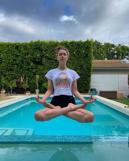 Elsie Hewitt feet photo thumbnail