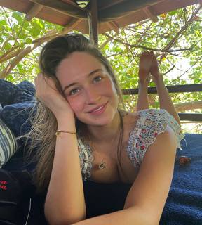 Elsie Hewitt feet photo thumbnail