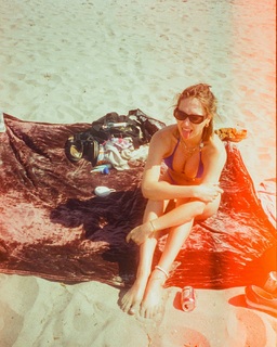 Elsie Hewitt feet photo thumbnail