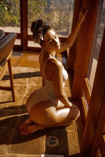 Elsie Hewitt feet photo 8
