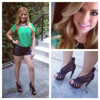 Elva Saray feet photo 9