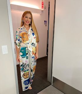 Elva Saray feet photo 2
