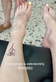 Elyse Levesque feet photo 1