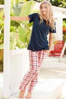 Elyse Taylor feet photo 1