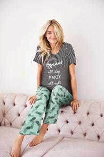 Elyse Taylor feet photo 16