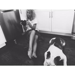 Elyse Taylor feet photo 7