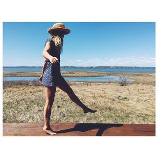 Elyse Taylor feet photo 1