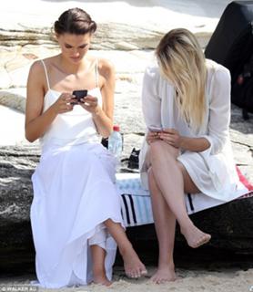 Elyse Taylor feet photo 13