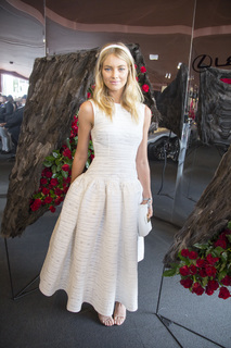 Elyse Taylor feet photo 15