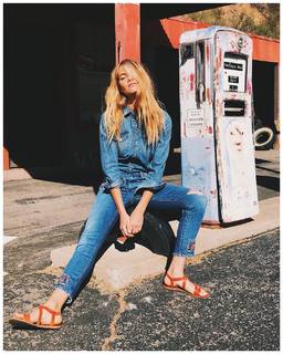 Elyse Taylor feet photo 2