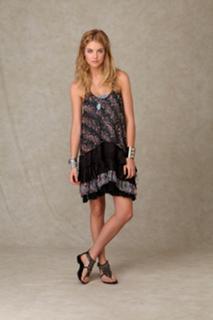 Elyse Taylor feet photo 2