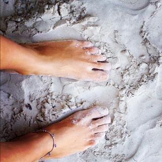 Elyse Taylor feet photo 14