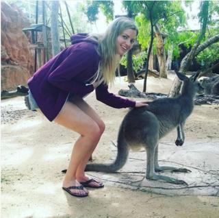 Elyse Willems feet photo thumbnail