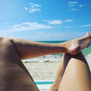 Elyse Willems feet photo thumbnail