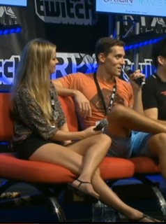 Elyse Willems feet photo thumbnail