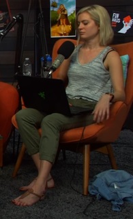 Elyse Willems feet photo thumbnail