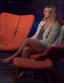 Elyse Willems feet photo thumbnail