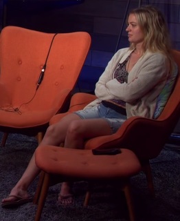 Elyse Willems feet photo thumbnail