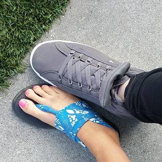 Elyse Willems feet photo thumbnail