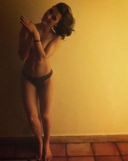 Elysia Rotaru feet photo 18