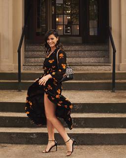 Elysia Rotaru feet photo 4