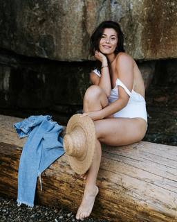 Elysia Rotaru feet photo 16