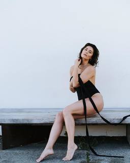 Elysia Rotaru feet photo 14